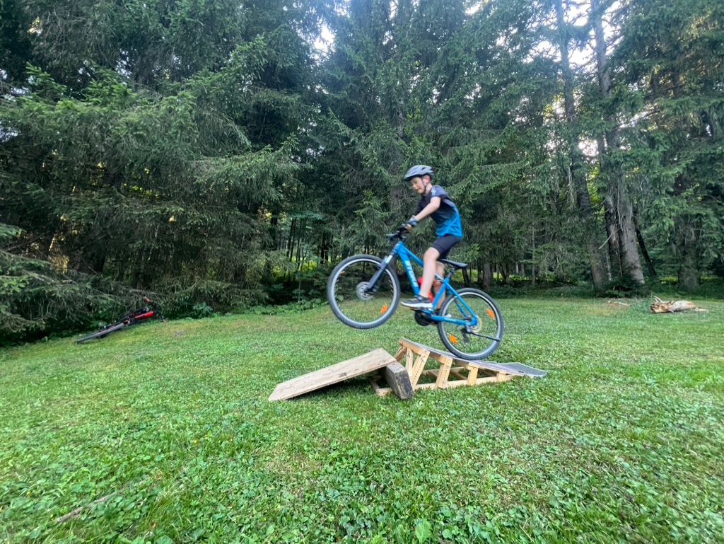 TorgonaBike Club, entraînement au saut d'obstacle